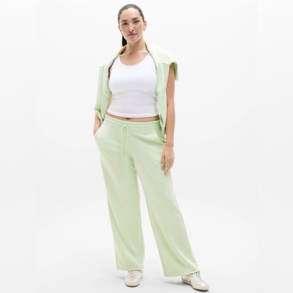 NWT Athleta Seasoft Straight Honeydew Green Pant Size Medium - Picture 3 of 7